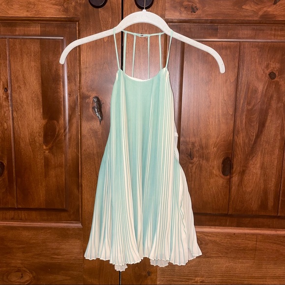 Urban Outfitters Kimchi Blue Amelia Pleated Cami in Mint & Cream - Picture 5 of 13